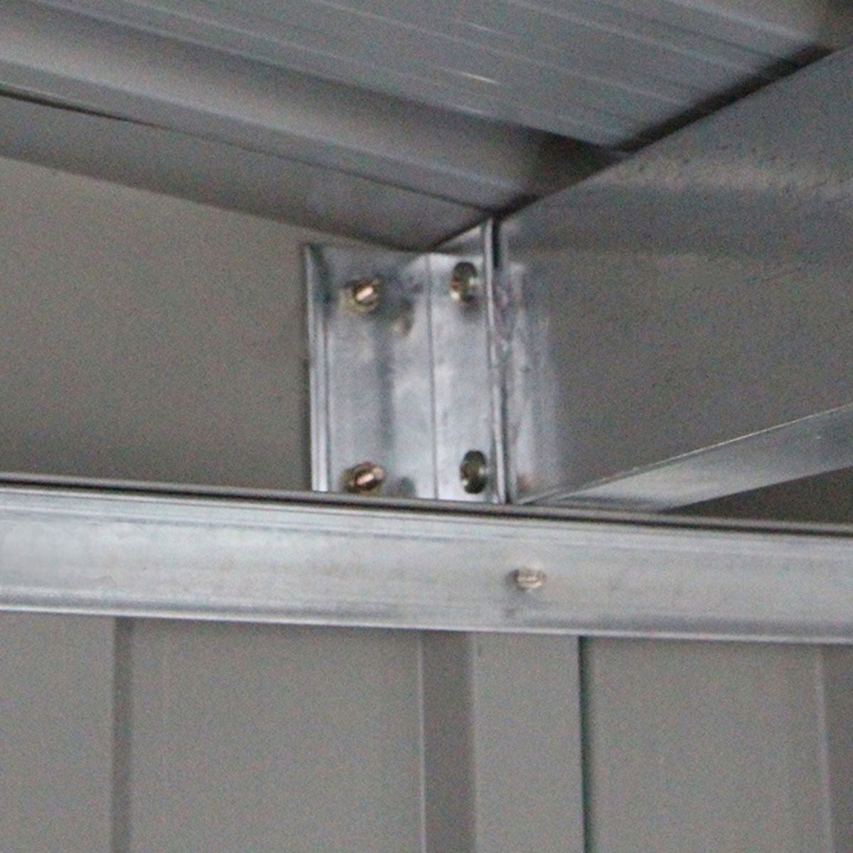 Transformez votre jardin avec notre abri en tôle galvanisée gris ! Parfait pour le rangement de vos outils avec double porte et aérations.